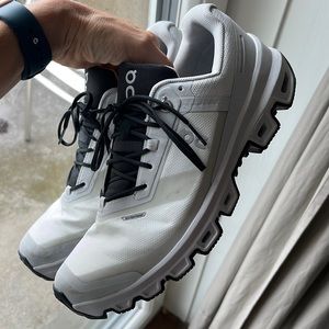 Waterproof Cloud Venture size 9 Women’s